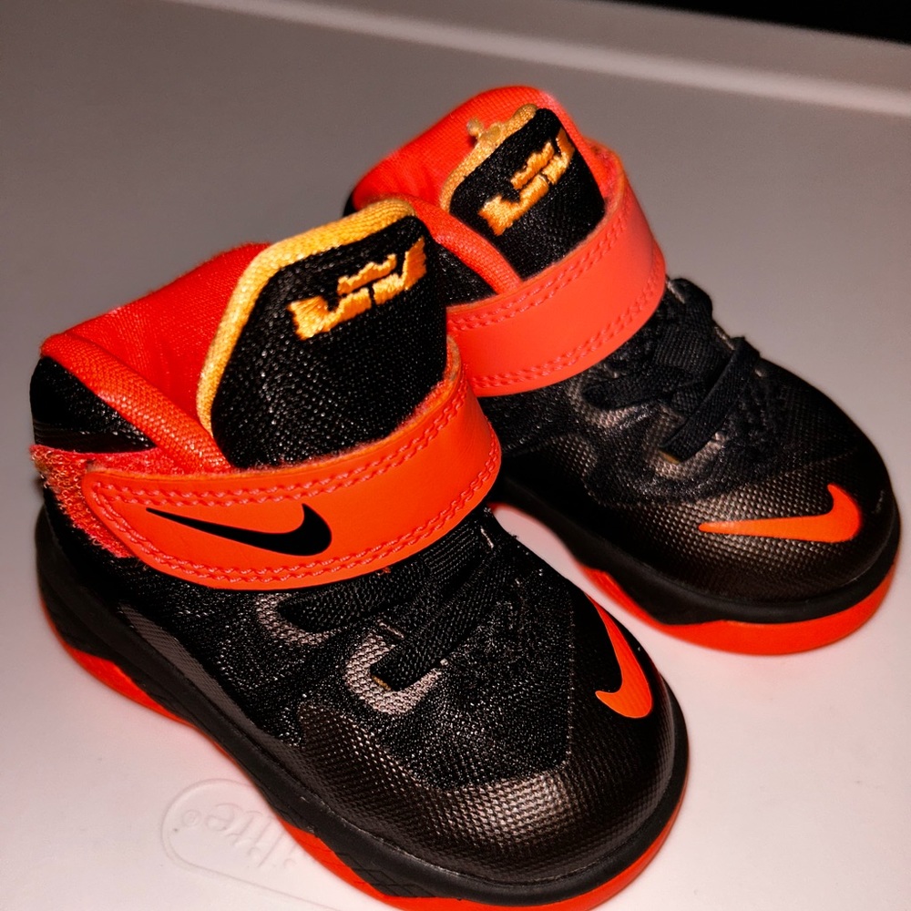 Nike - Soldier VIII (TD) - Lebron Soldier VIII - Black and Orange - 4c